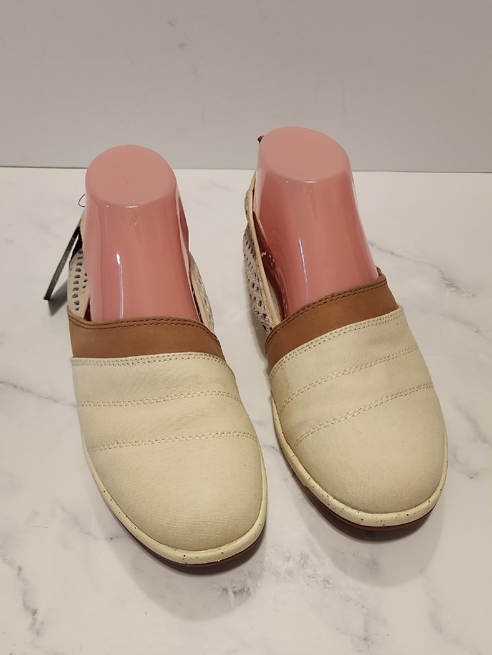 Emu Australia Meroo  Ever Natural  Cream and Tan Slip-On Casual Shoes Brand New